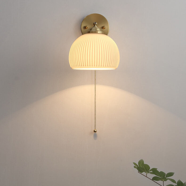 Garduru Nordic Wandleuchte mit Zugschalter | Milchglas & Messing Design | Strahlendes Stimmungslicht für Ihr Zuhause
