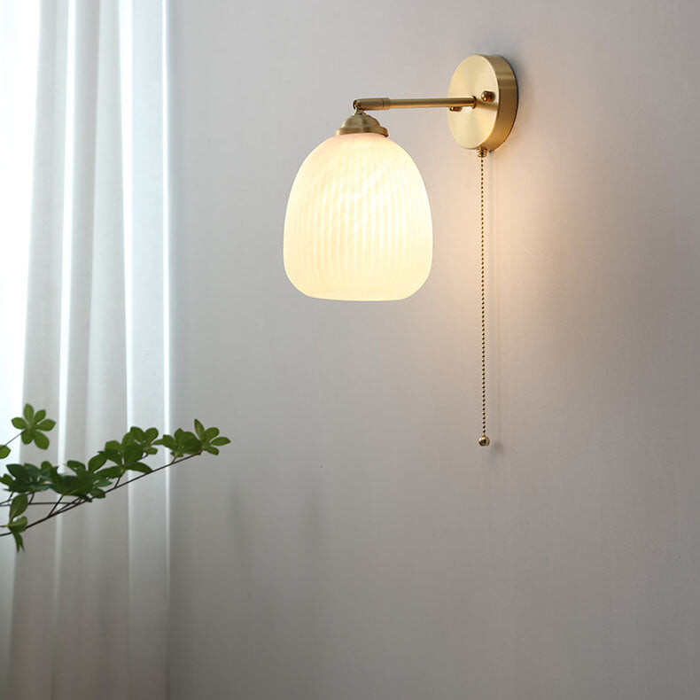 Garduru Nordic Wandleuchte mit Zugschalter | Milchglas & Messing Design | Strahlendes Stimmungslicht für Ihr Zuhause