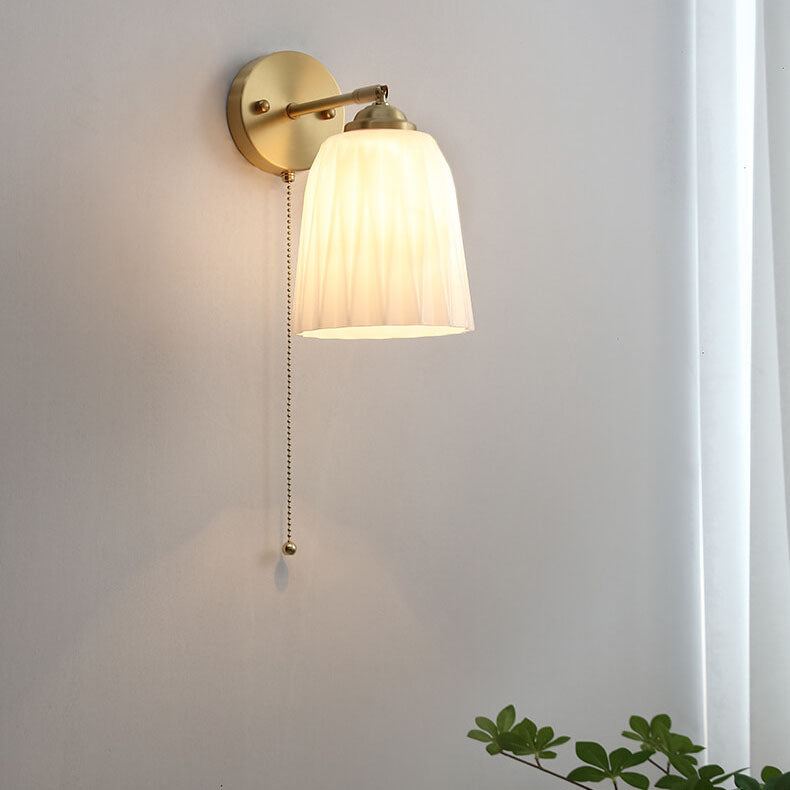 Garduru Nordic Wandleuchte mit Zugschalter | Milchglas & Messing Design | Strahlendes Stimmungslicht für Ihr Zuhause