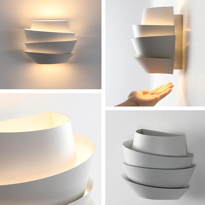 Wandleuchte aus Eisen mit zwei Lichtquellen
