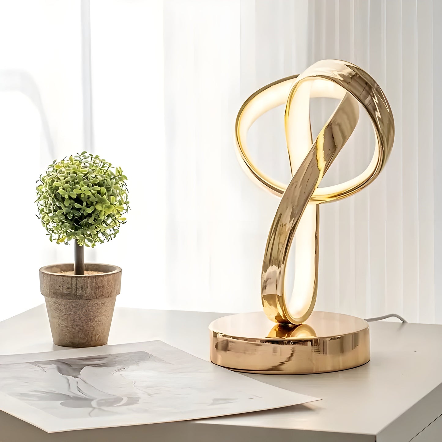 Elegante Tischlampe Gold aus Metall | LuxeGlow