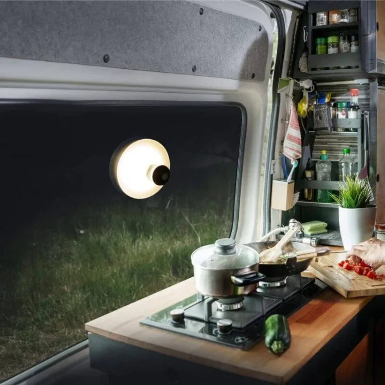 LED-Lampe wiederaufladbar mit Saugnapf – Tragbare und verstellbare Beleuchtung für Innen und Außen