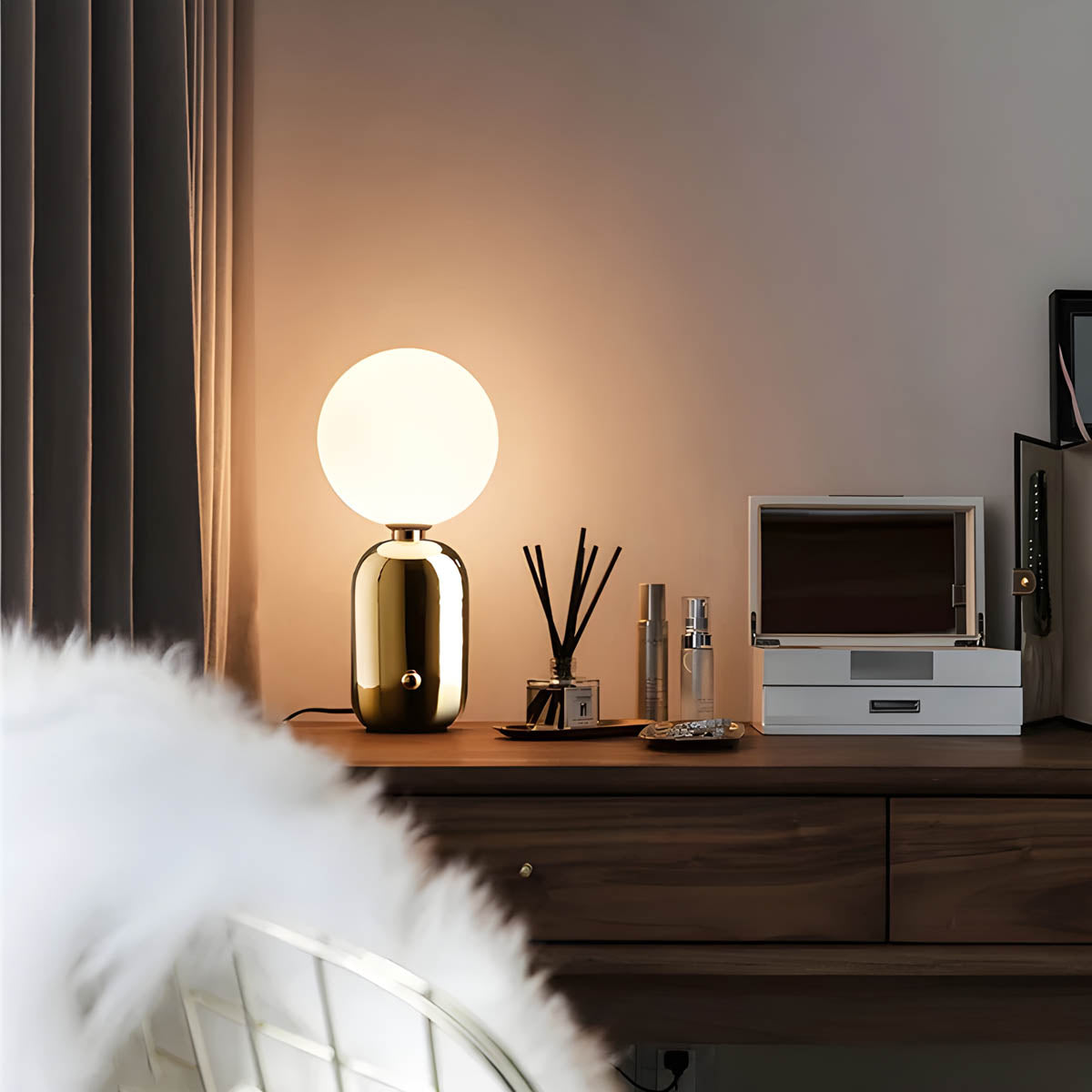 Garduru - Minimalistische LED-Tischlampe mit Warmer Ambienteleuchte