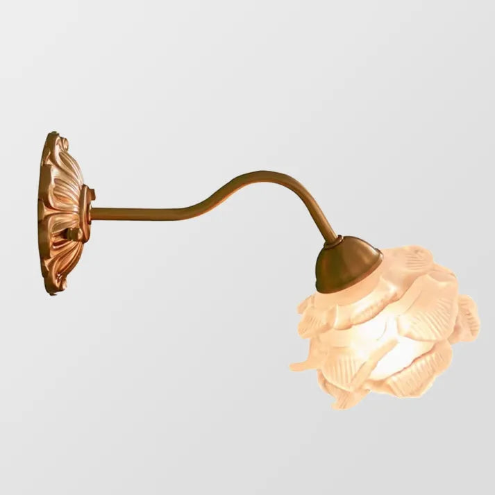 Vintage-Wandlampe aus Kupfer und Glas – Zarte Blütenblätter