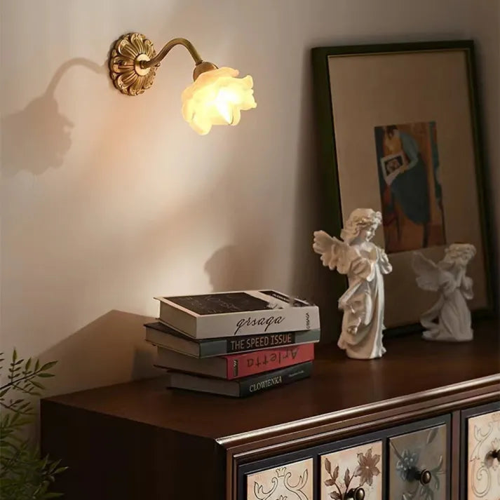 Garduru Kupfer Blütenblatt Wandlicht – Elegante florale Glaswandlampe