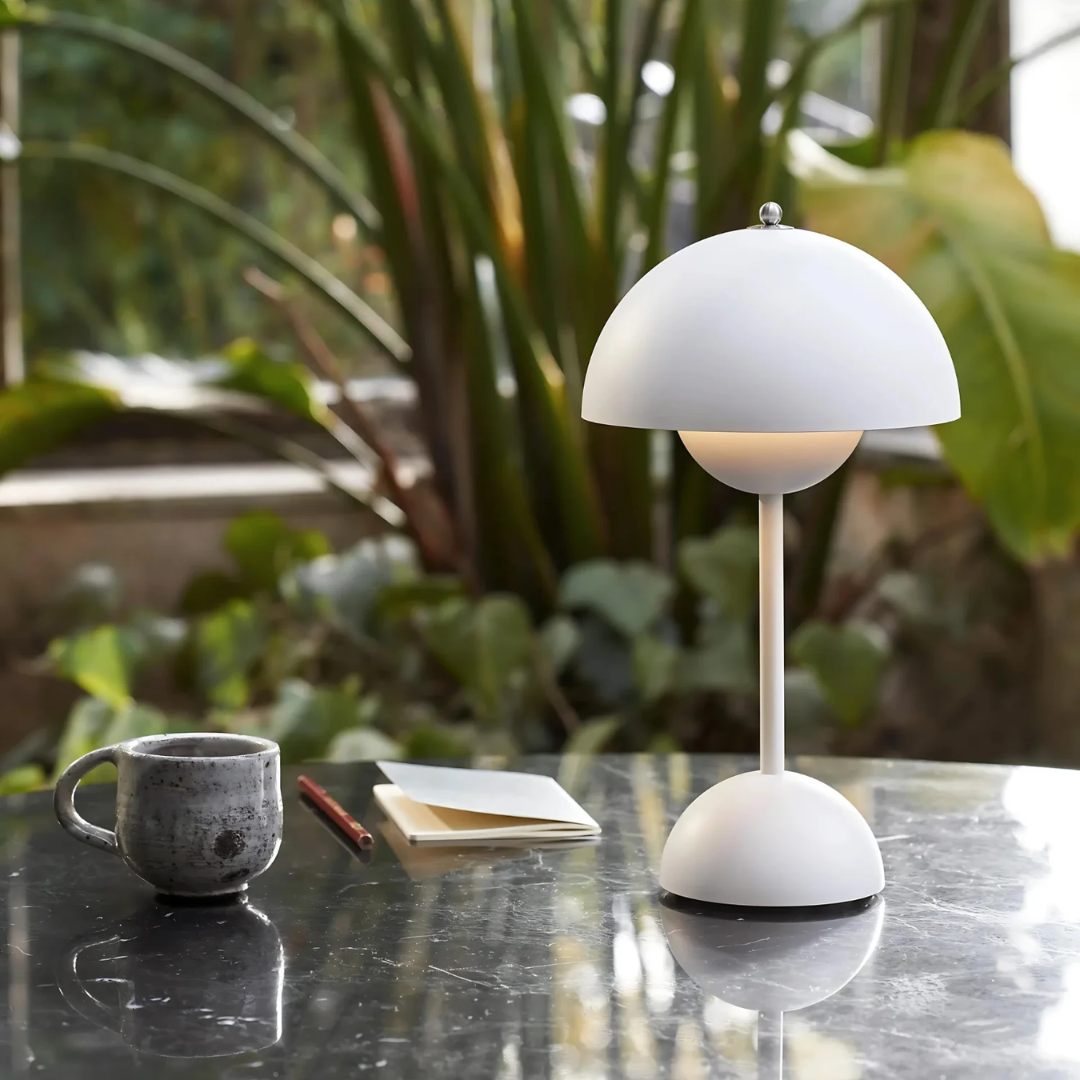 Zeitlose Stehlampe mit minimalistischem Design für Wohnzimmer und Schlafzimmer
