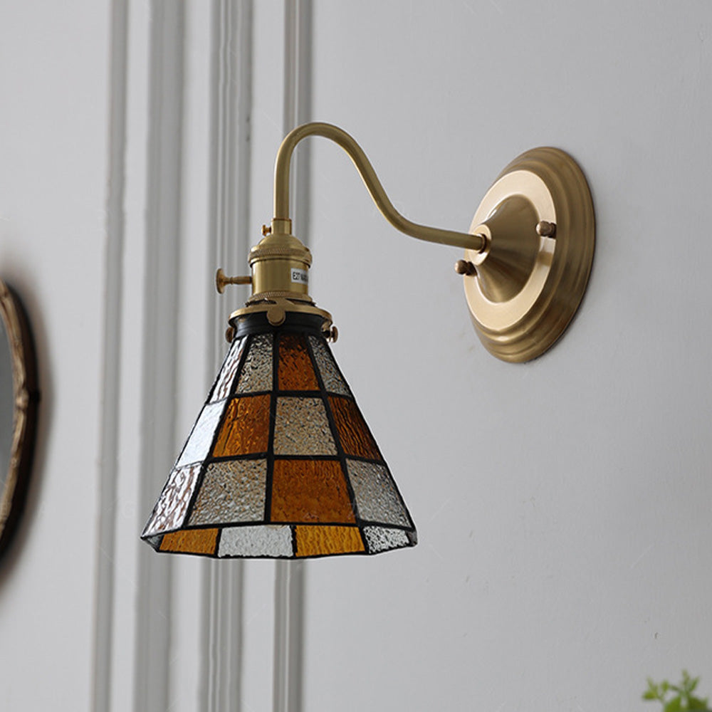 Wandleuchte mit vintage Glas-Schirm