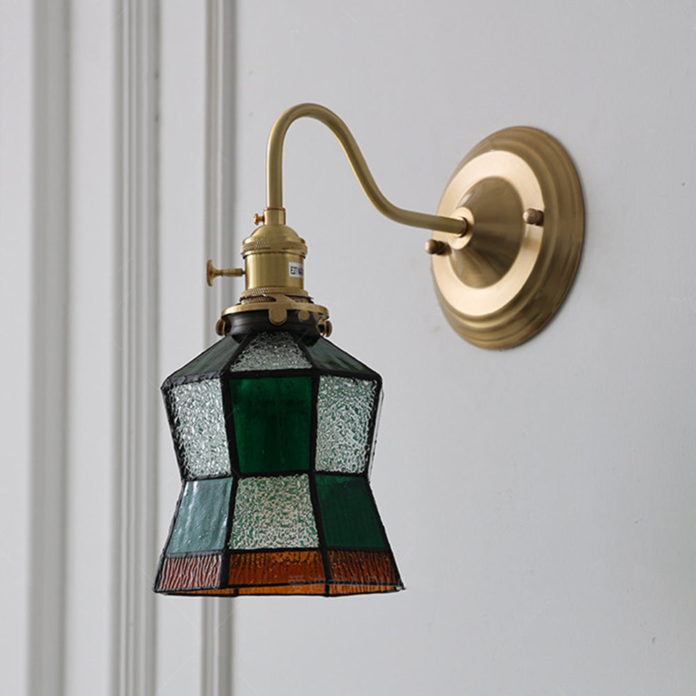 Wandleuchte mit vintage Glas-Schirm