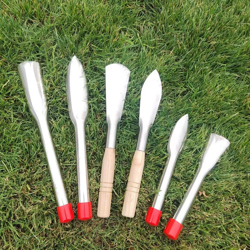 Edelstahl-Unkrautstecher mit Holzgriffen für den Gartenbau