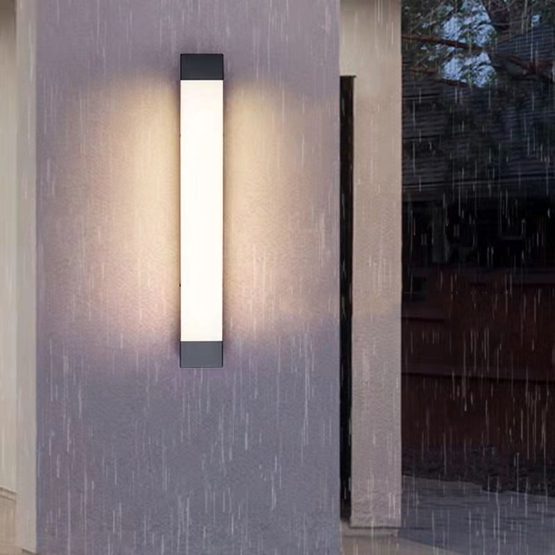 Minimalistische LED Außenwandleuchte aus Metall und Acryl für Außenbereiche