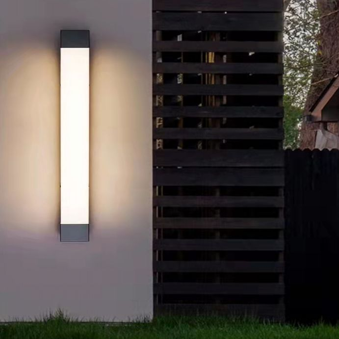 Minimalistische LED Außenwandleuchte aus Metall und Acryl für Außenbereiche
