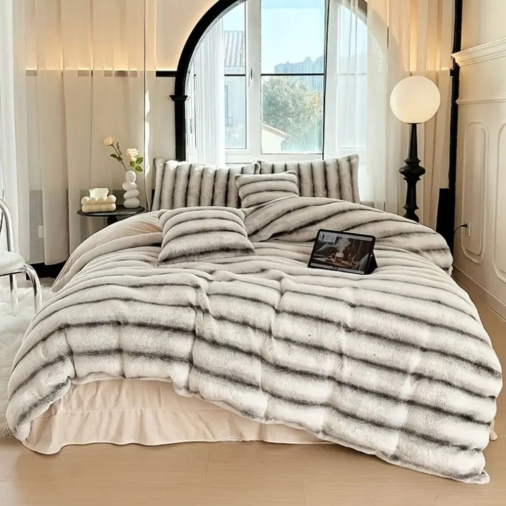 Raffiniertes Faux Kaninchenfell-Decke