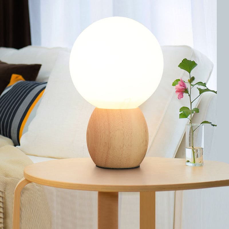 Elegante Nachttischlampe mit Holzfuß und Glasschirm | GlowLuxury