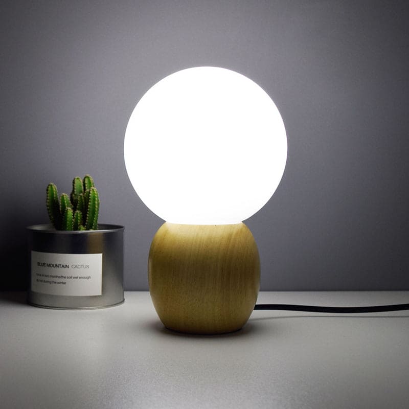 Elegante Nachttischlampe mit Holzfuß und Glasschirm | GlowLuxury