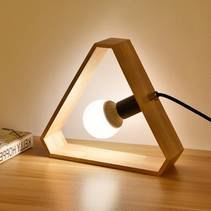 1 Kopf Schlafzimmer Tischlampe Einfachheit Beige Nachtlicht mit dreieckigem Holzrahmen