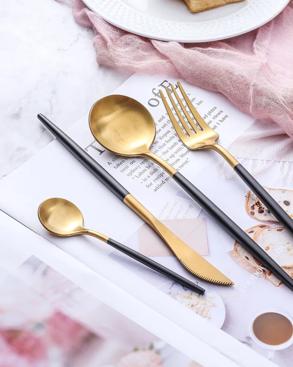 La Lumine – Luxus Besteckset mit goldenen Akzenten & mattschwarzen Griffen