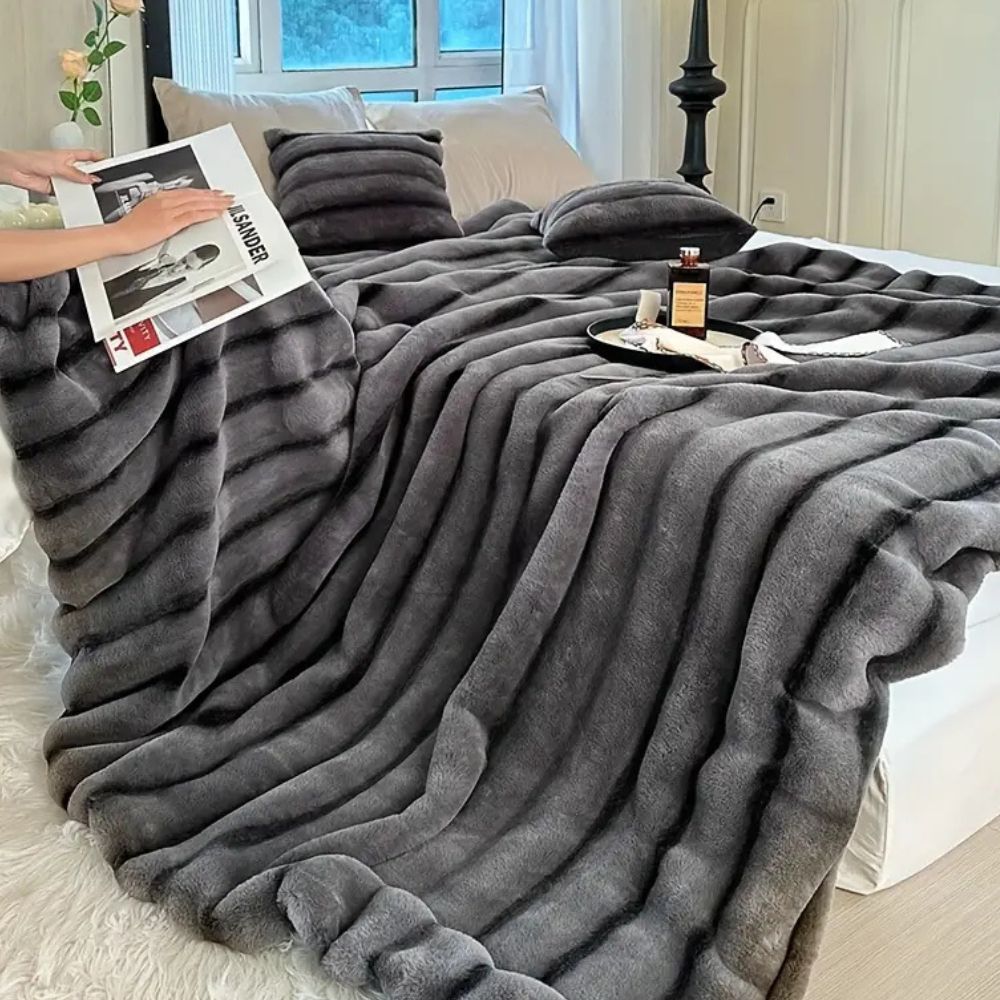 Raffiniertes Faux Kaninchenfell-Decke