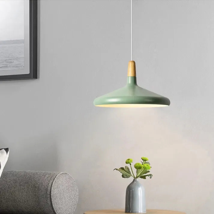 Aufhängung Französisches Macaron Conique - Lampe aus Aluminium und Holz im modernen und spielerischen Design