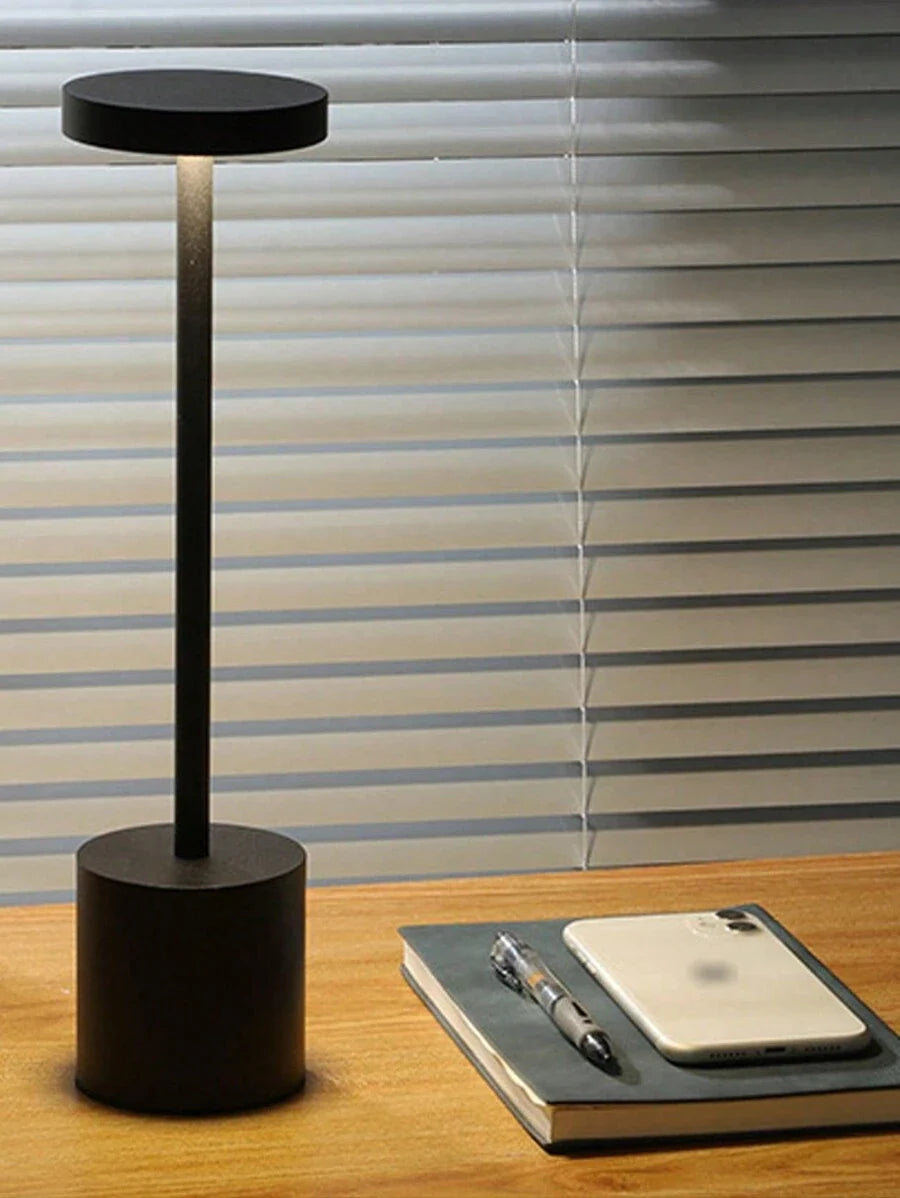 AvaLite - Minimalistische LED-Schreibtischlampe