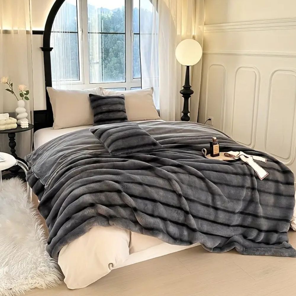 Raffiniertes Faux Kaninchenfell-Decke