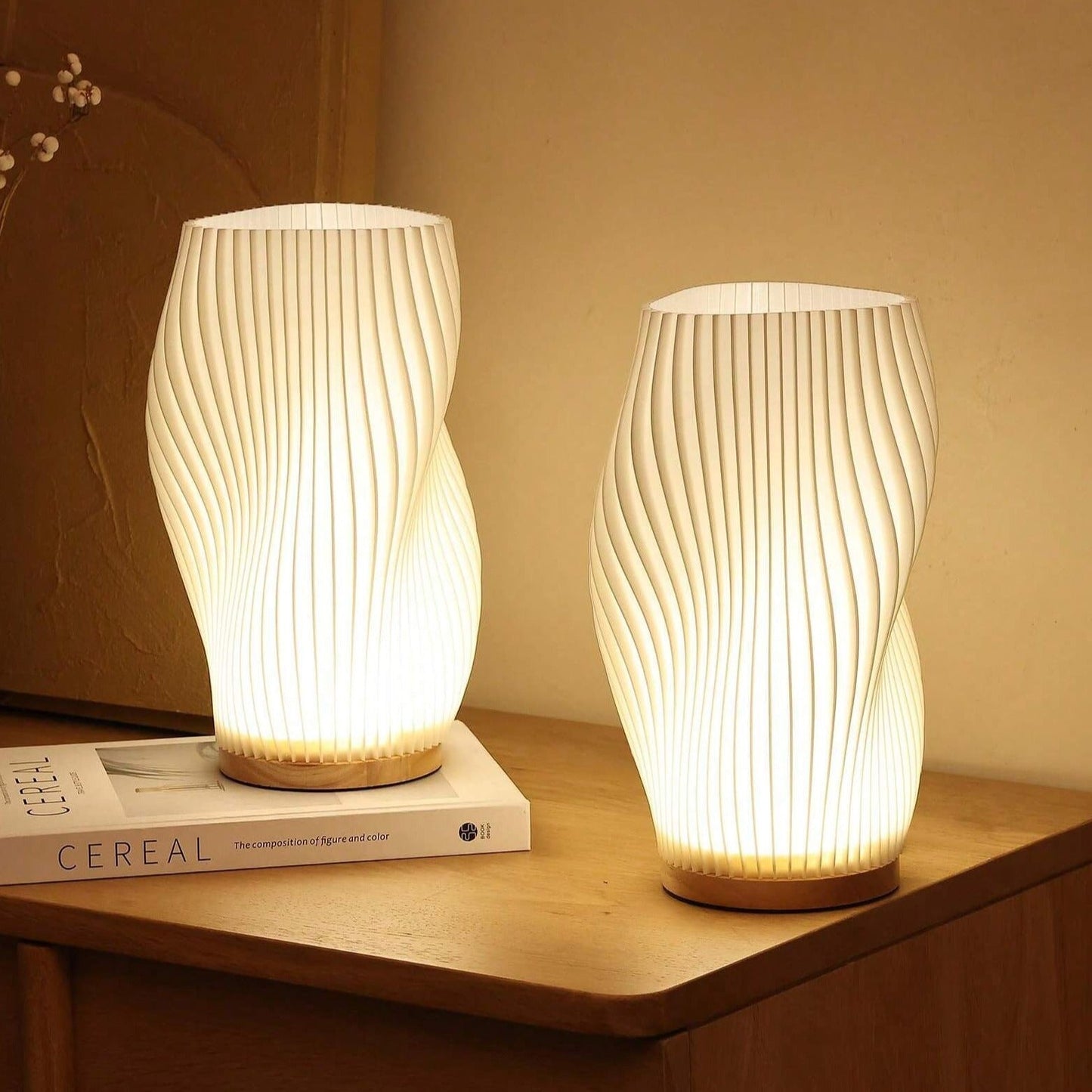 Lampe Serene Wavecrest - Zeitgenössische Eleganz mit dimmbarem USB