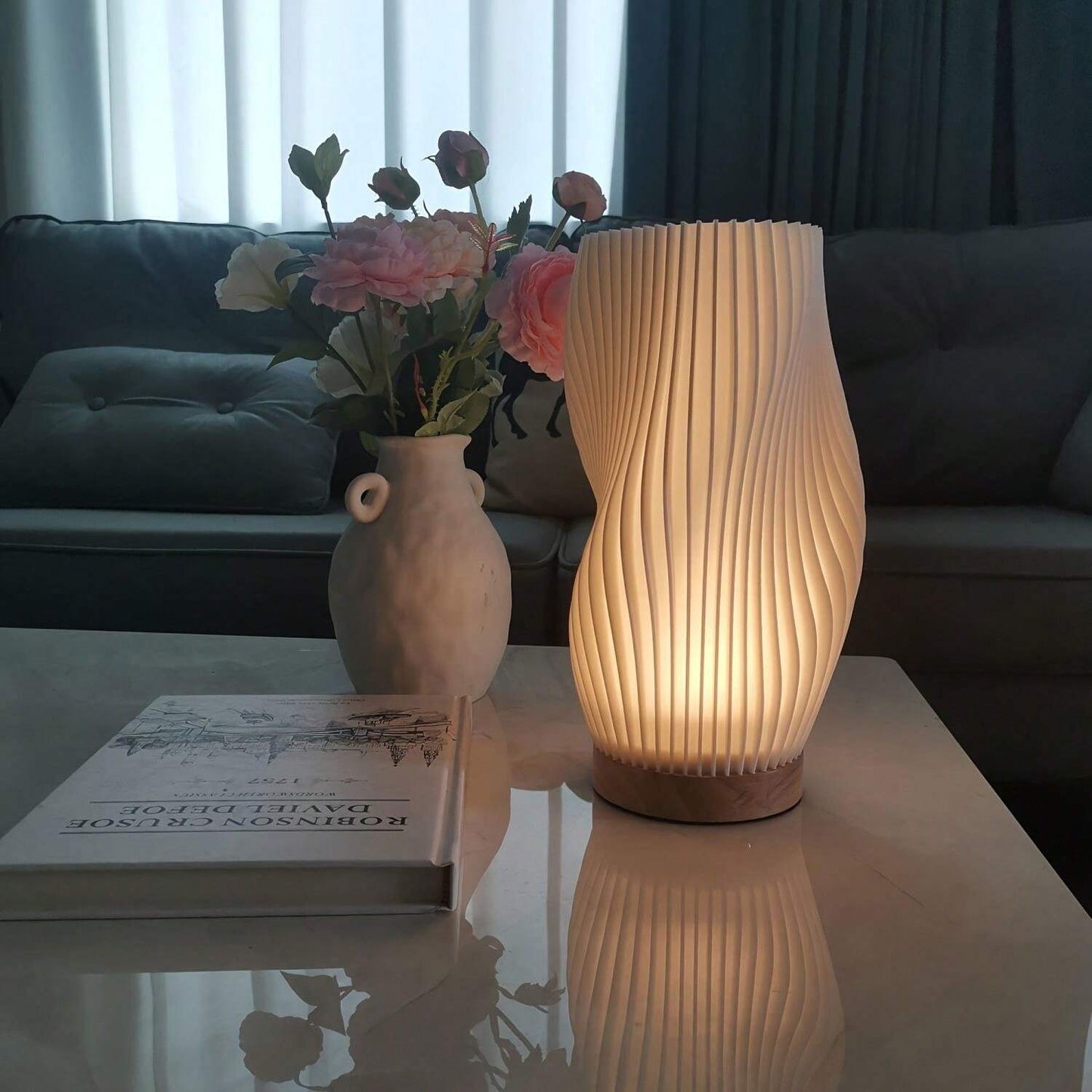 Lampe Serene Wavecrest - Zeitgenössische Eleganz mit dimmbarem USB