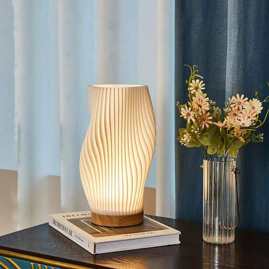 Lampe Serene Wavecrest - Zeitgenössische Eleganz mit dimmbarem USB