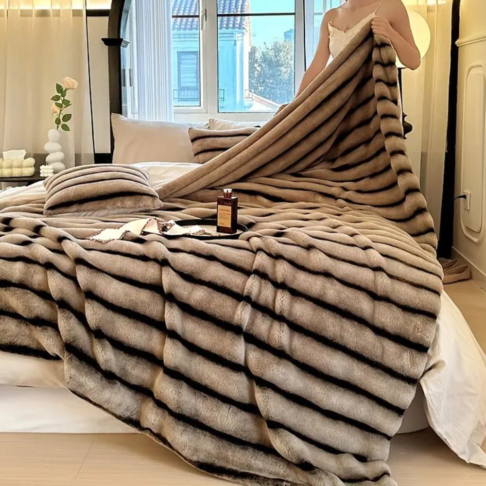 Raffiniertes Faux Kaninchenfell-Decke