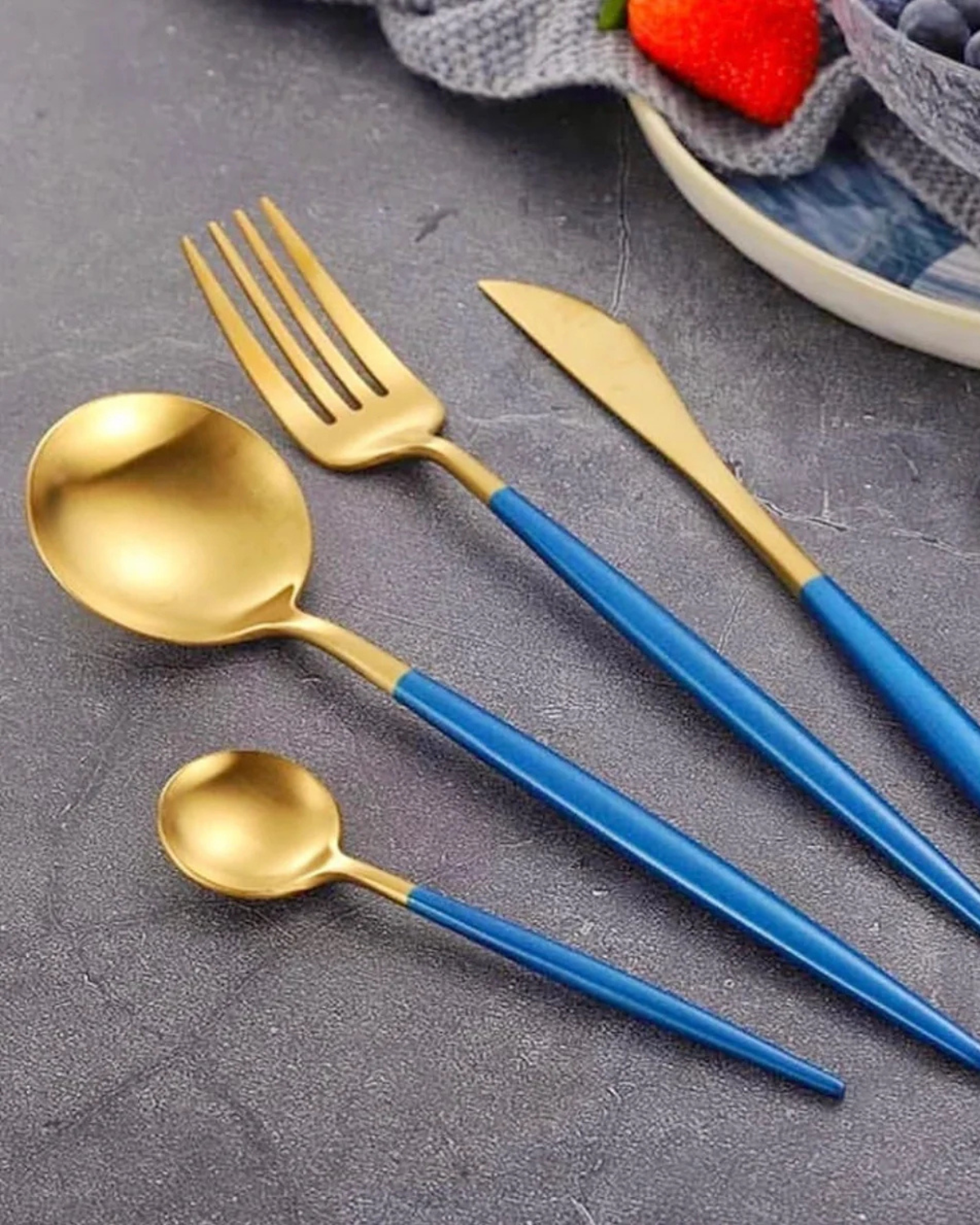 La Lumine – Luxus Besteckset mit goldenen Akzenten & mattschwarzen Griffen