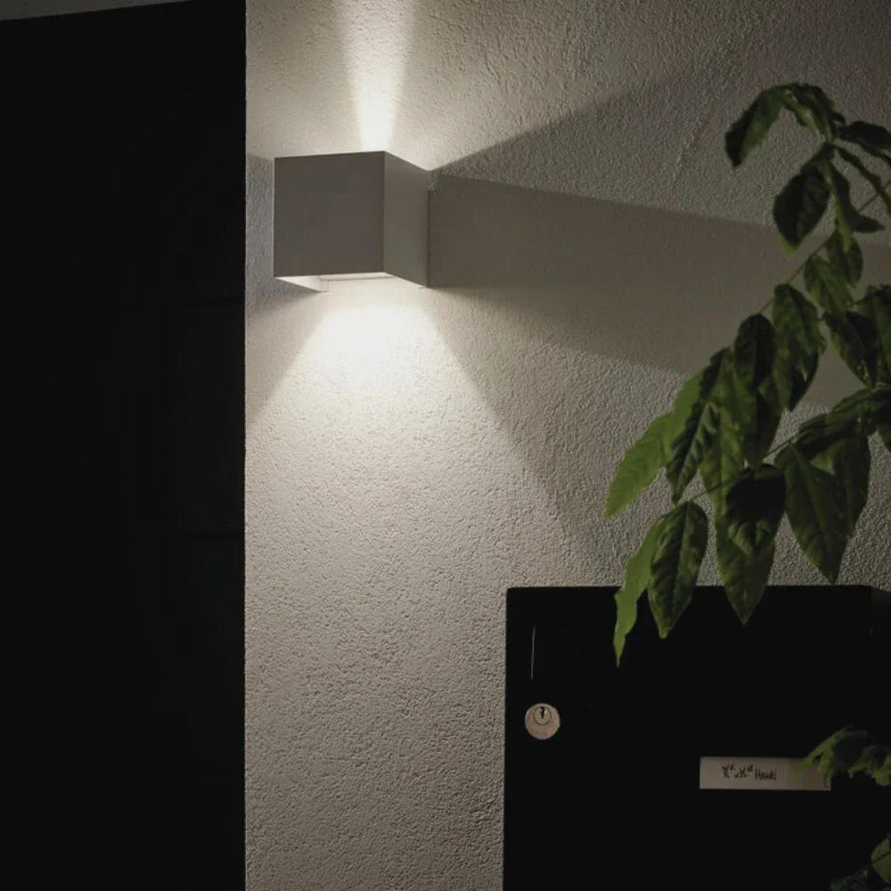 Moderne schwarze Aluminium-Wandlampe