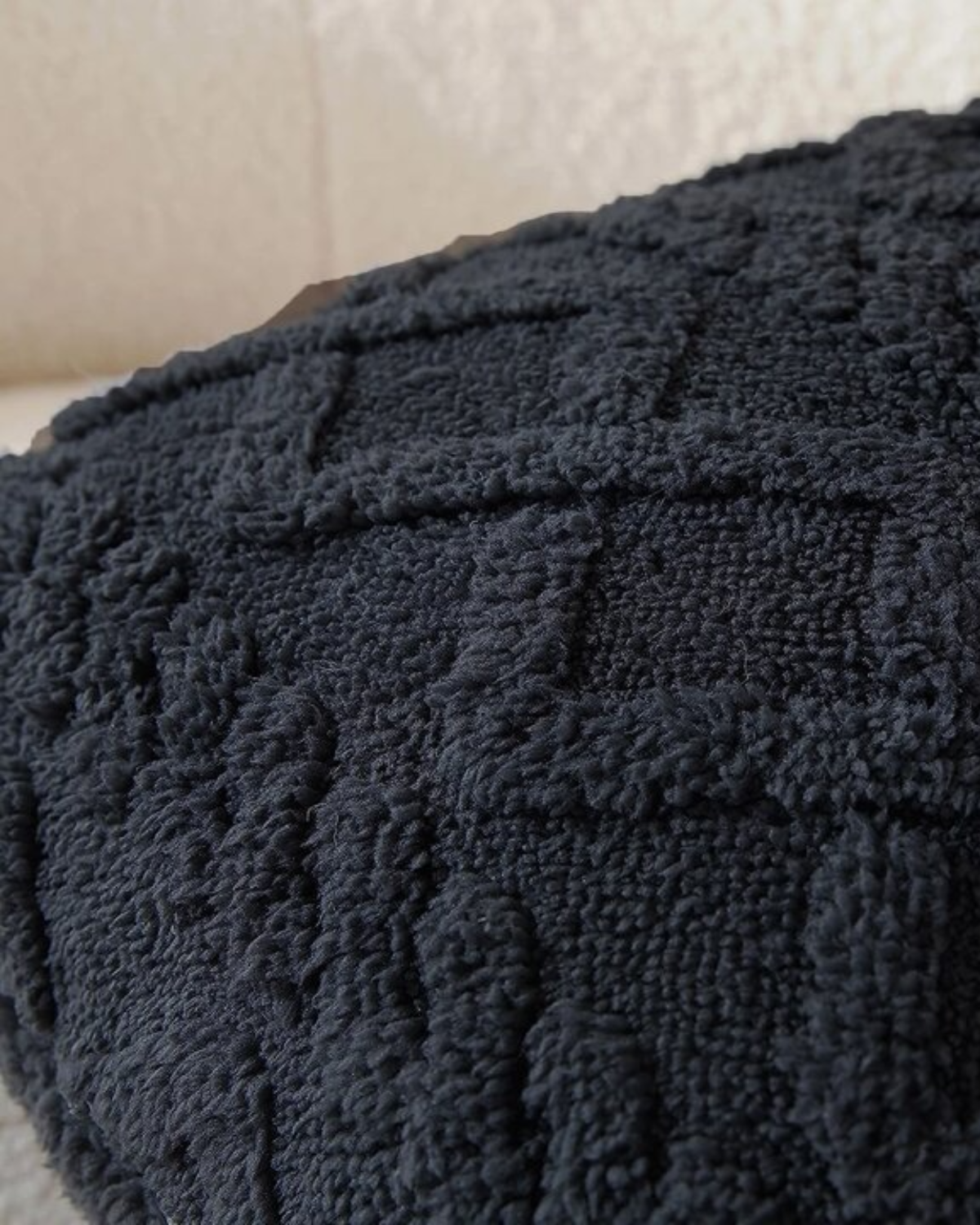 ZenWeave – Luxuriöses Reliefkissen mit subtiler geometrischer Gestaltung für einen stilvollen Innenraum