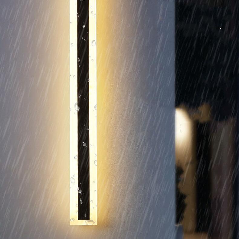 Schlanke Außenwandleuchte aus Aluminium mit LED-Beleuchtung
