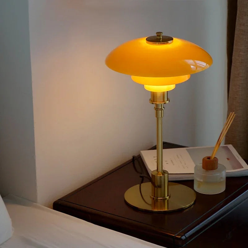 Garduru Skandinavische Tischlampe – Elegantes Glas- und Eisen-LED-Licht (E27)
