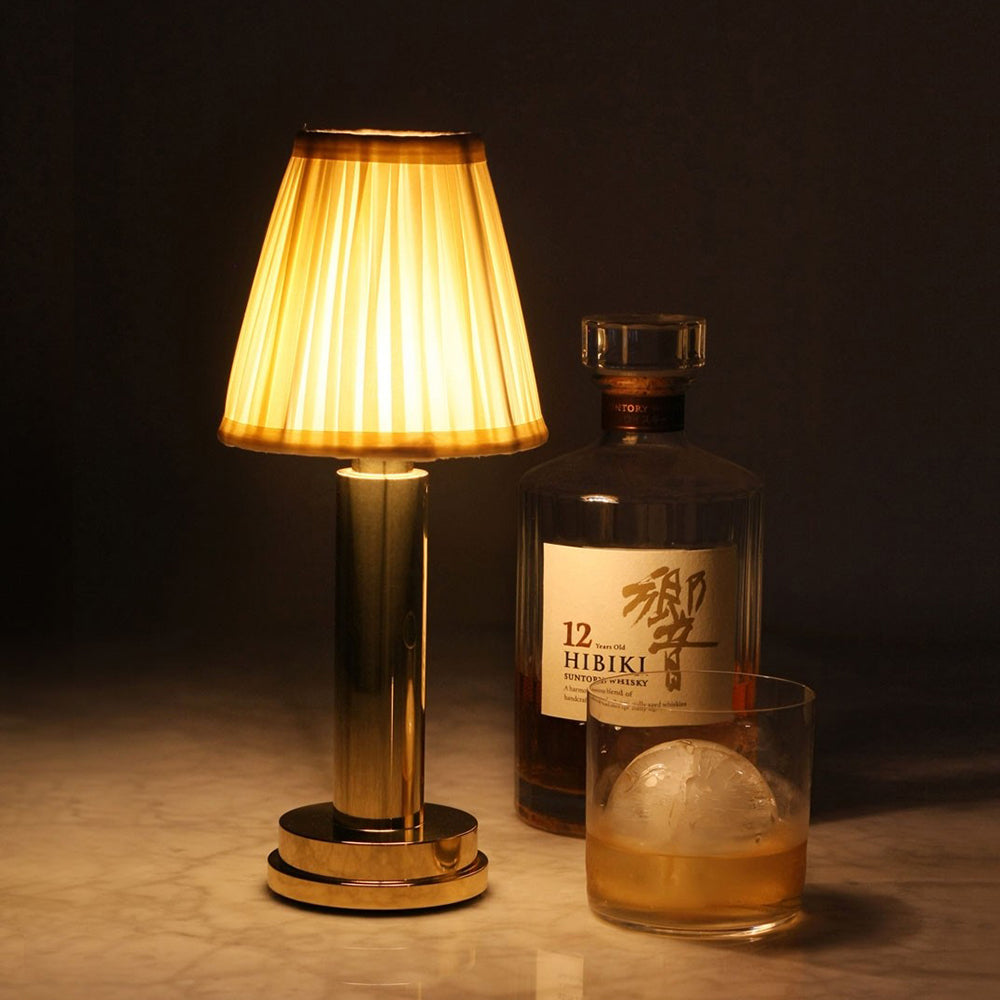 LumeFab – Elegante Tischlampe mit Stofflampenschirm und dimmbarer Atmosphäre