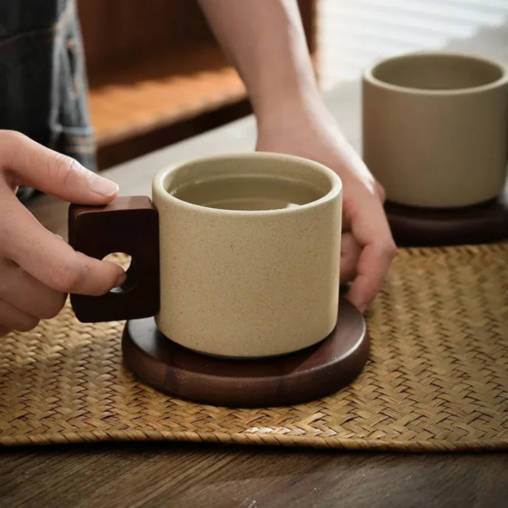 Modernistische Keramische Holzpalette Tasse