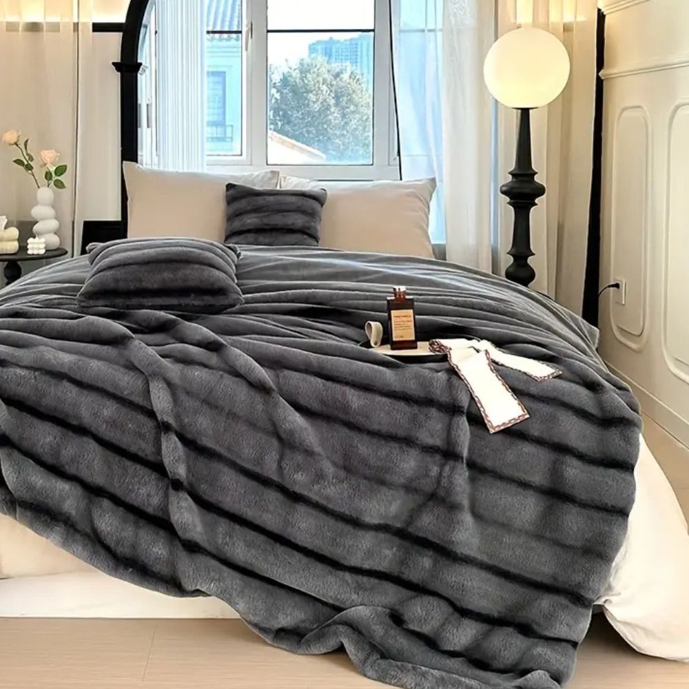 Raffiniertes Faux Kaninchenfell-Decke