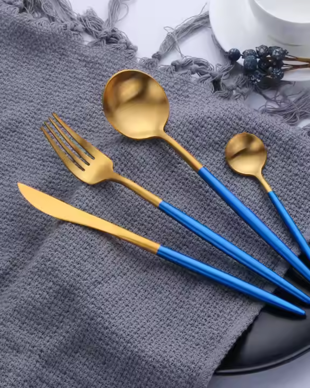 La Lumine – Luxus Besteckset mit goldenen Akzenten & mattschwarzen Griffen