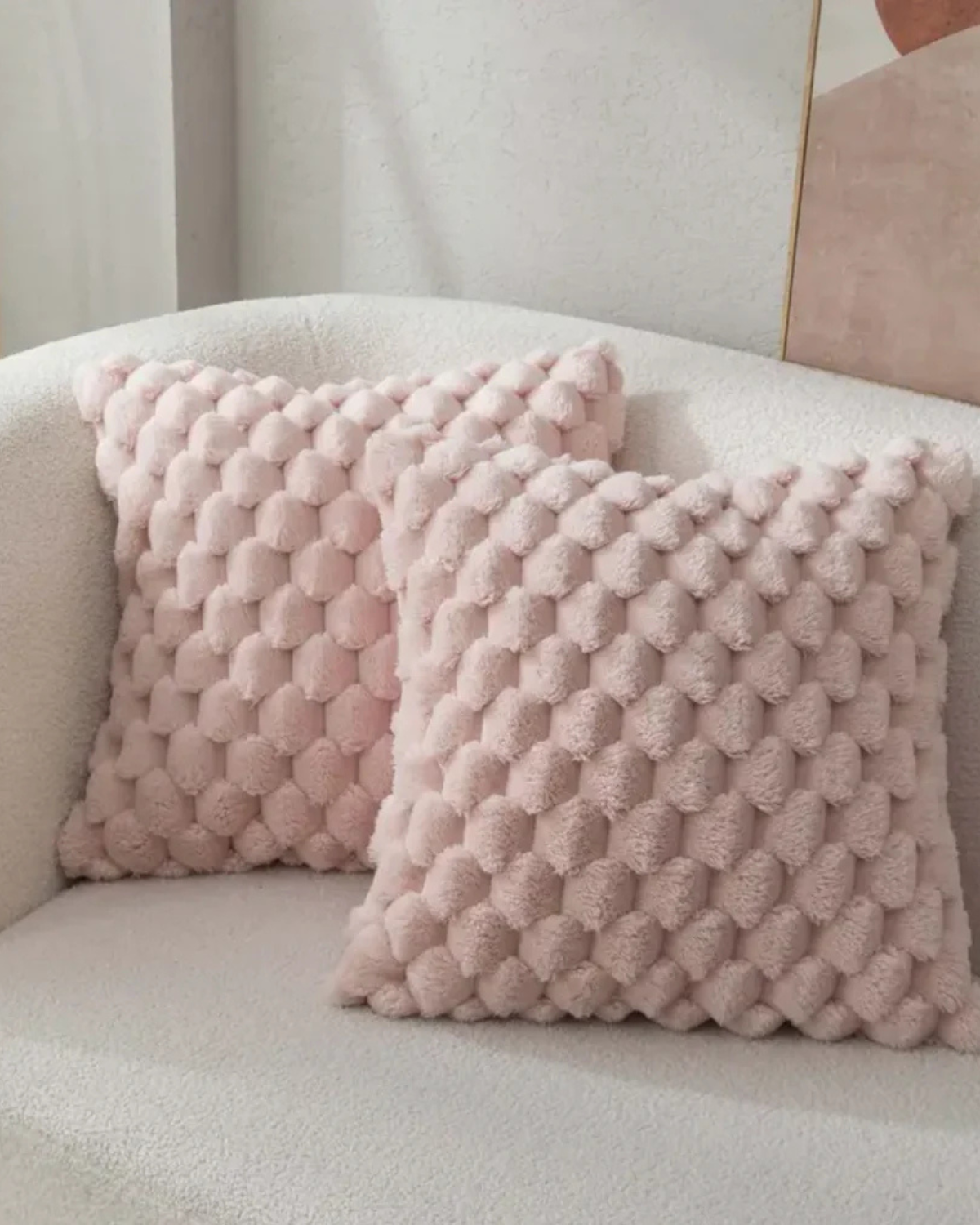 Embrace – Luxuriöses Plüsch-Dekorkissen mit üppiger Textur für eleganten Komfort