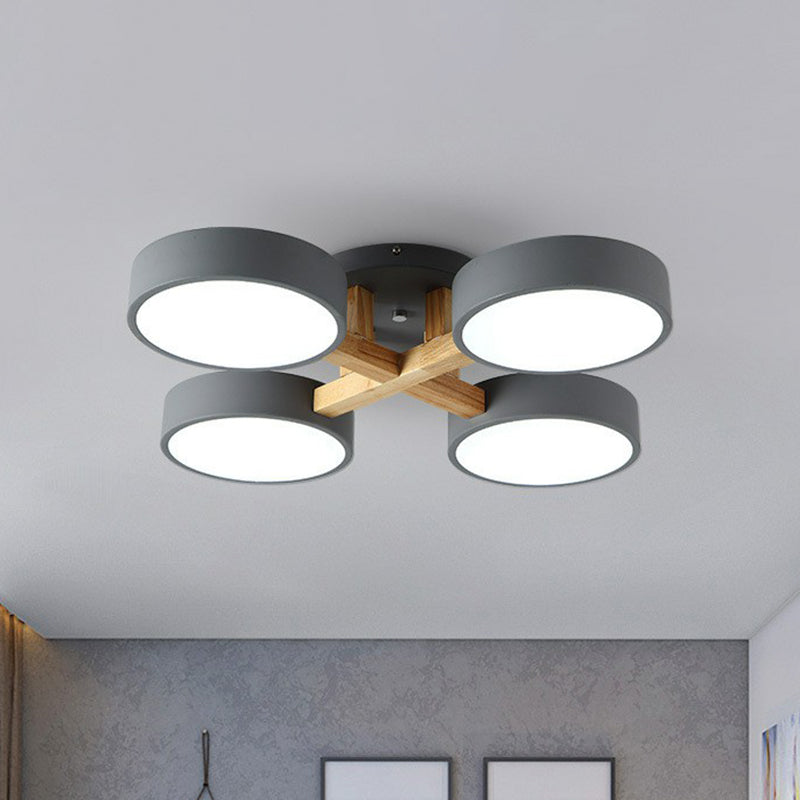 LED-Deckenleuchte mit modernem Holzdesign