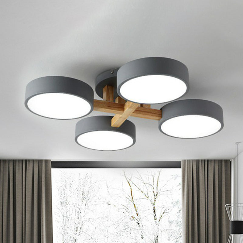 LED-Deckenleuchte mit modernem Holzdesign