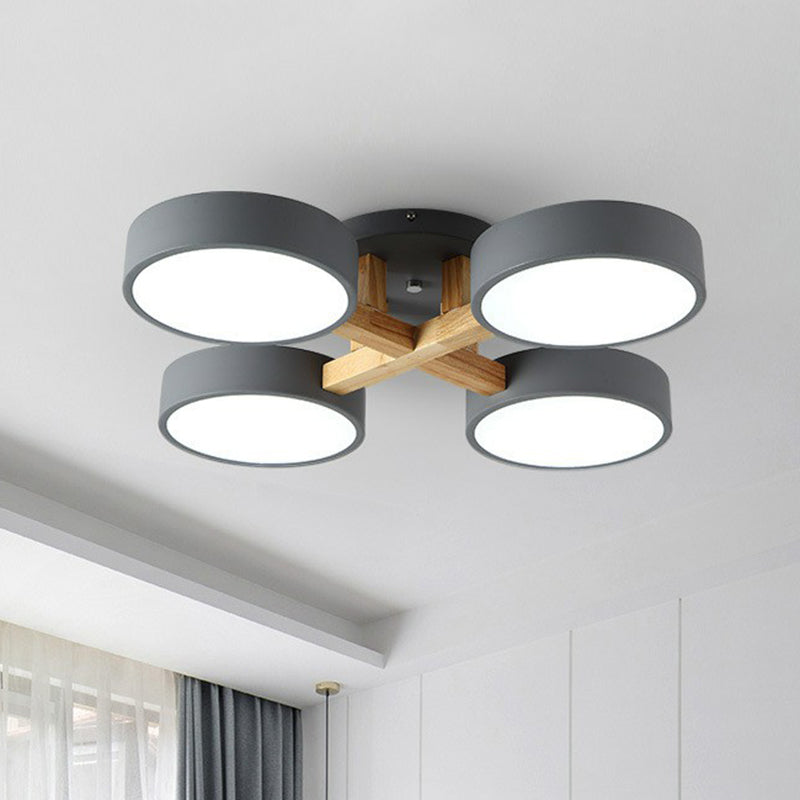 LED-Deckenleuchte mit modernem Holzdesign