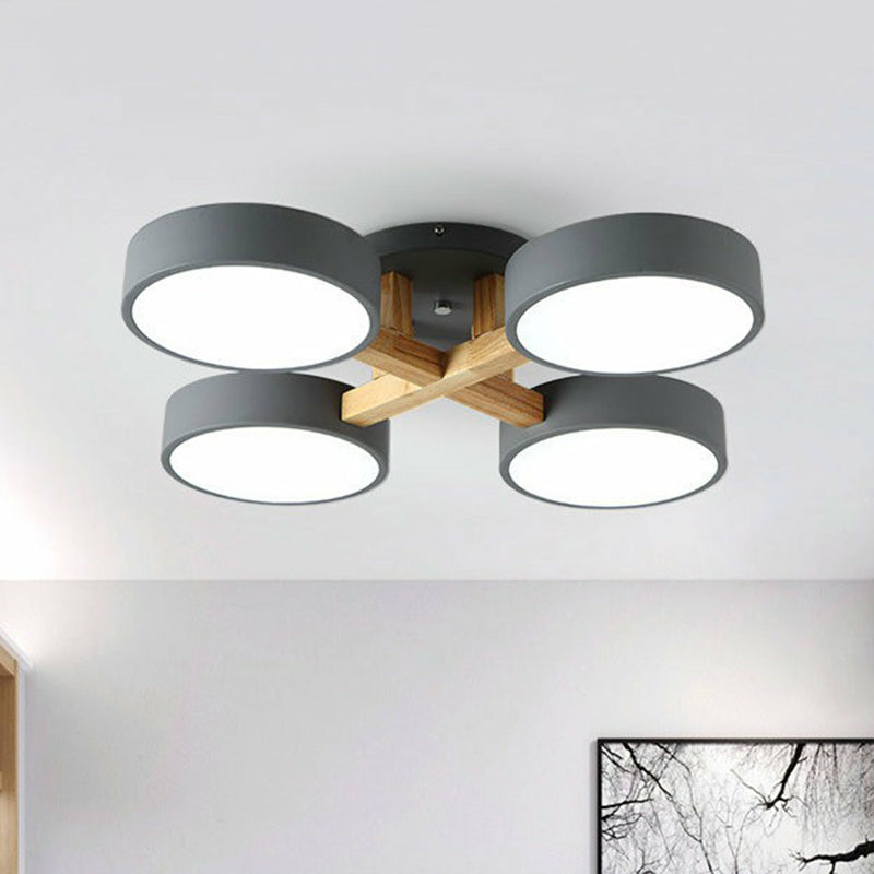 LED-Deckenleuchte mit modernem Holzdesign