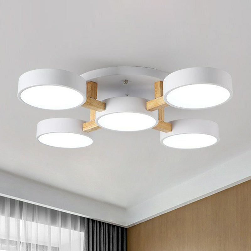 LED-Deckenleuchte mit modernem Holzdesign