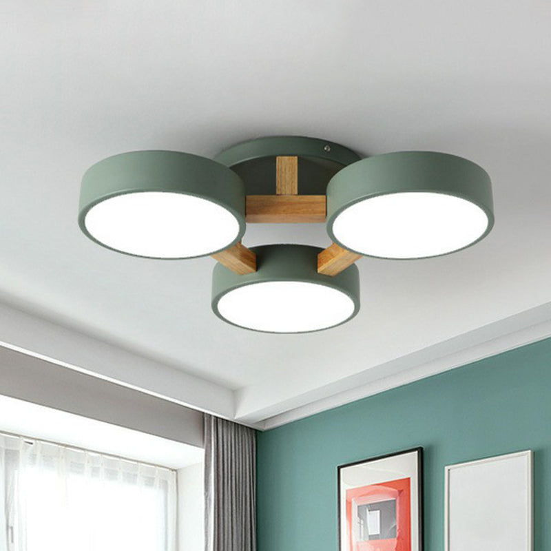 LED-Deckenleuchte mit modernem Holzdesign