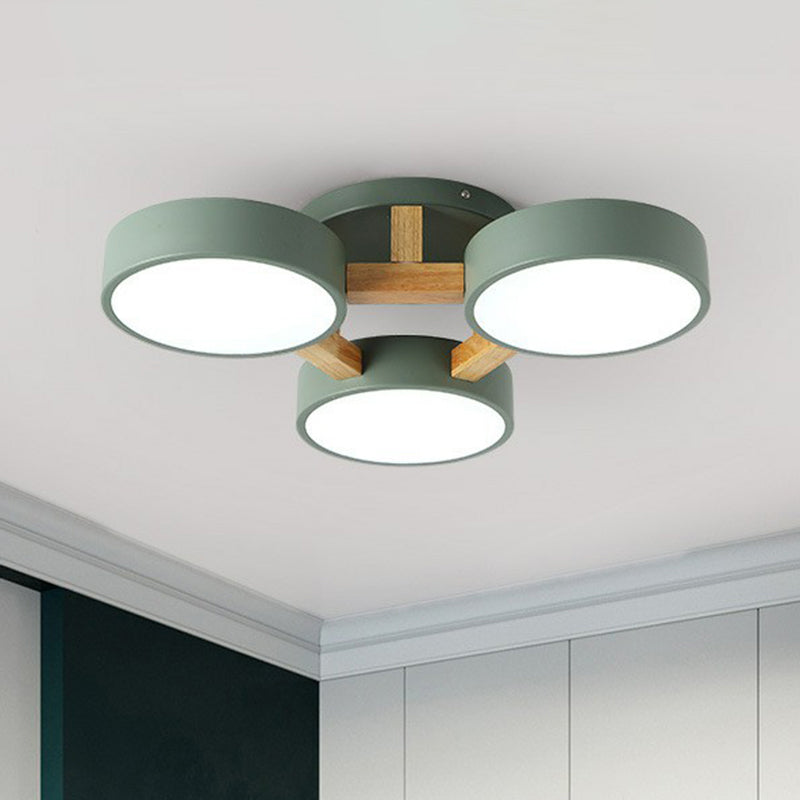 LED-Deckenleuchte mit modernem Holzdesign