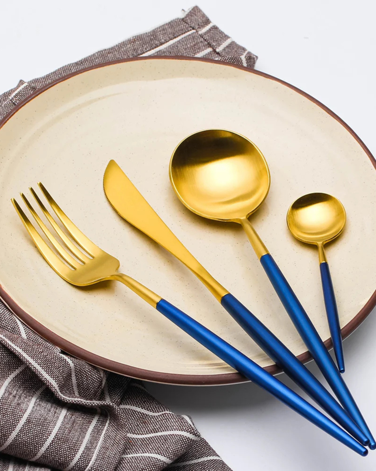 La Lumine – Luxus Besteckset mit goldenen Akzenten & mattschwarzen Griffen