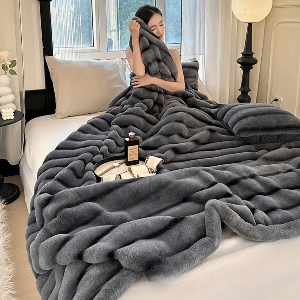 Raffiniertes Faux Kaninchenfell-Decke