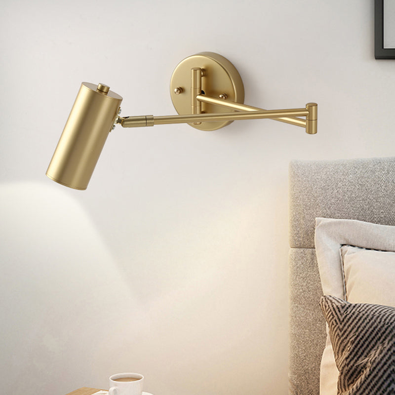 Wandlampe mit Metallschirm und Schwenkarm