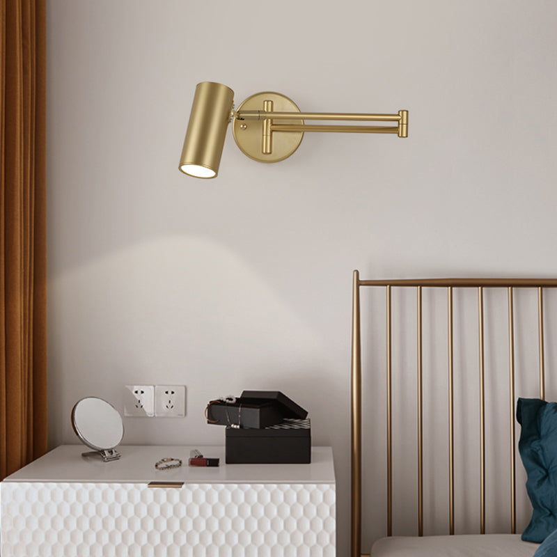 Wandlampe mit Metallschirm und Schwenkarm