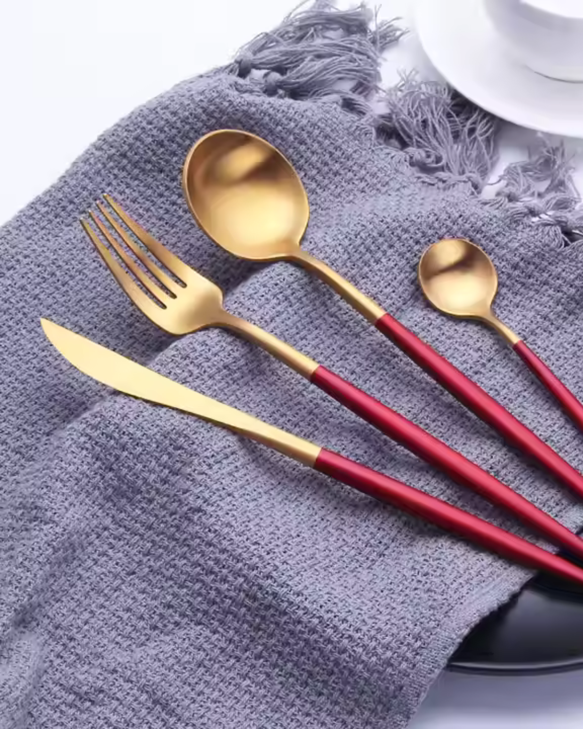La Lumine – Luxus Besteckset mit goldenen Akzenten & mattschwarzen Griffen